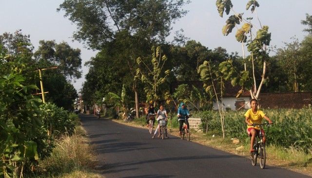 TERDAMPAK: Jalan di Desa Bakalan, Kecamatan Grogol, yang akan terdampak tol Kediri-Kertosono